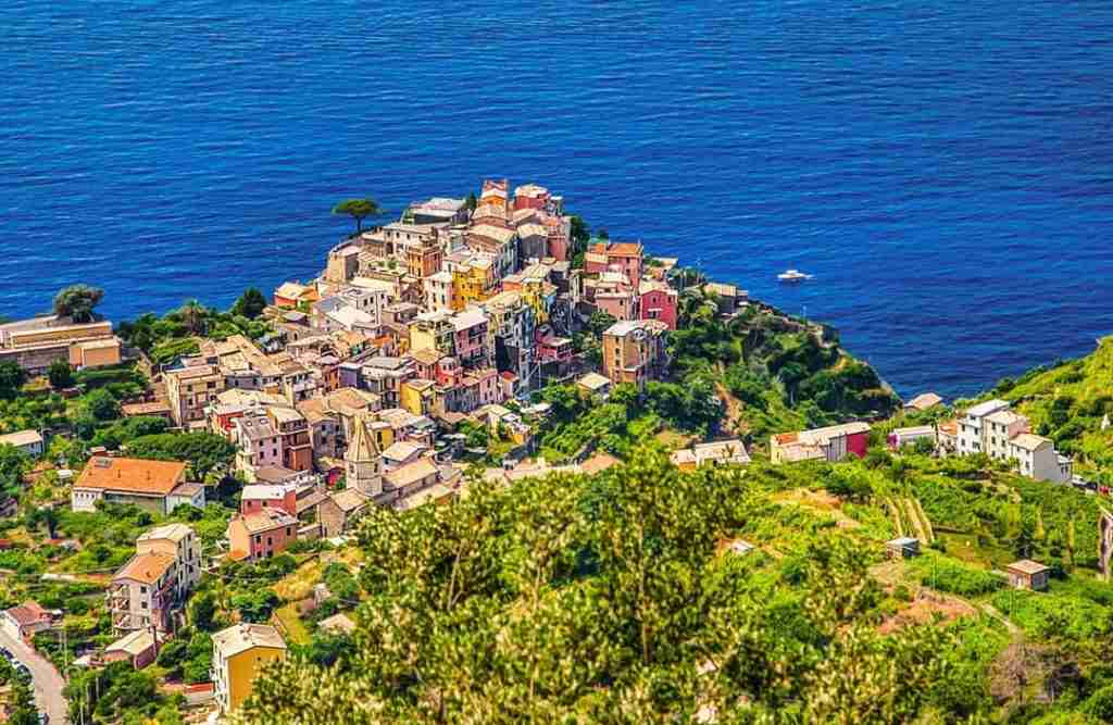 Corniglia: il borgo silenzioso che sorveglia le sue 5 Terre 2 Corniglia Borgo 5 terre