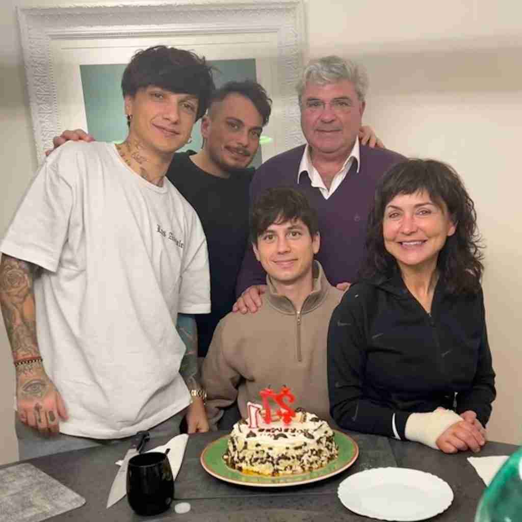 Ecco chi sono e cosa fanno i fratelli di Ultimo 1 Ultimo