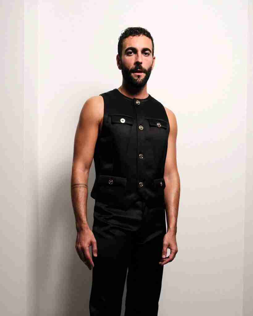 I look di Marco Mengoni a Sanremo. Quello che già sappiamo 1 Marco Mengoni