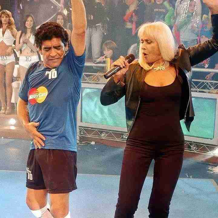 Maradona e Raffaella Carrà: 40 anni di un'amicizia unica 1 Maradona e Raffaella Carrà