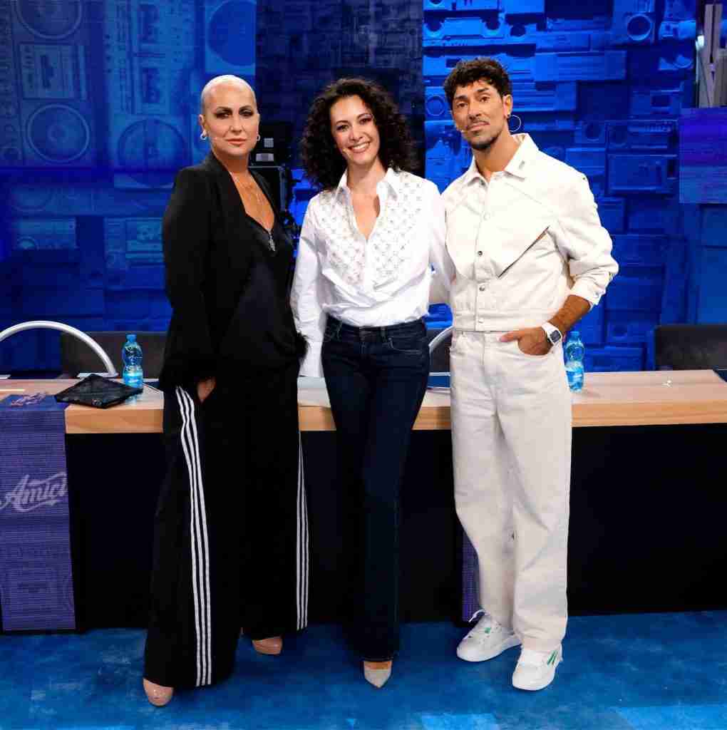 Amici 2024: scontro inarrestabile tra Emanuel Lo, Deborah Lettieri e Alessandra Celentano, 'prendi in giro gli allievi' 2 Amici 2024 lite tra Deborah Lettieri e la 'guru' Alessandra Celentano