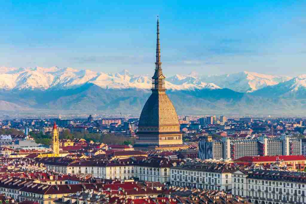 Sanremo 2026: e se Roma o Torino ospitassero il primo rivale del Festival? 1 torino festival 2026